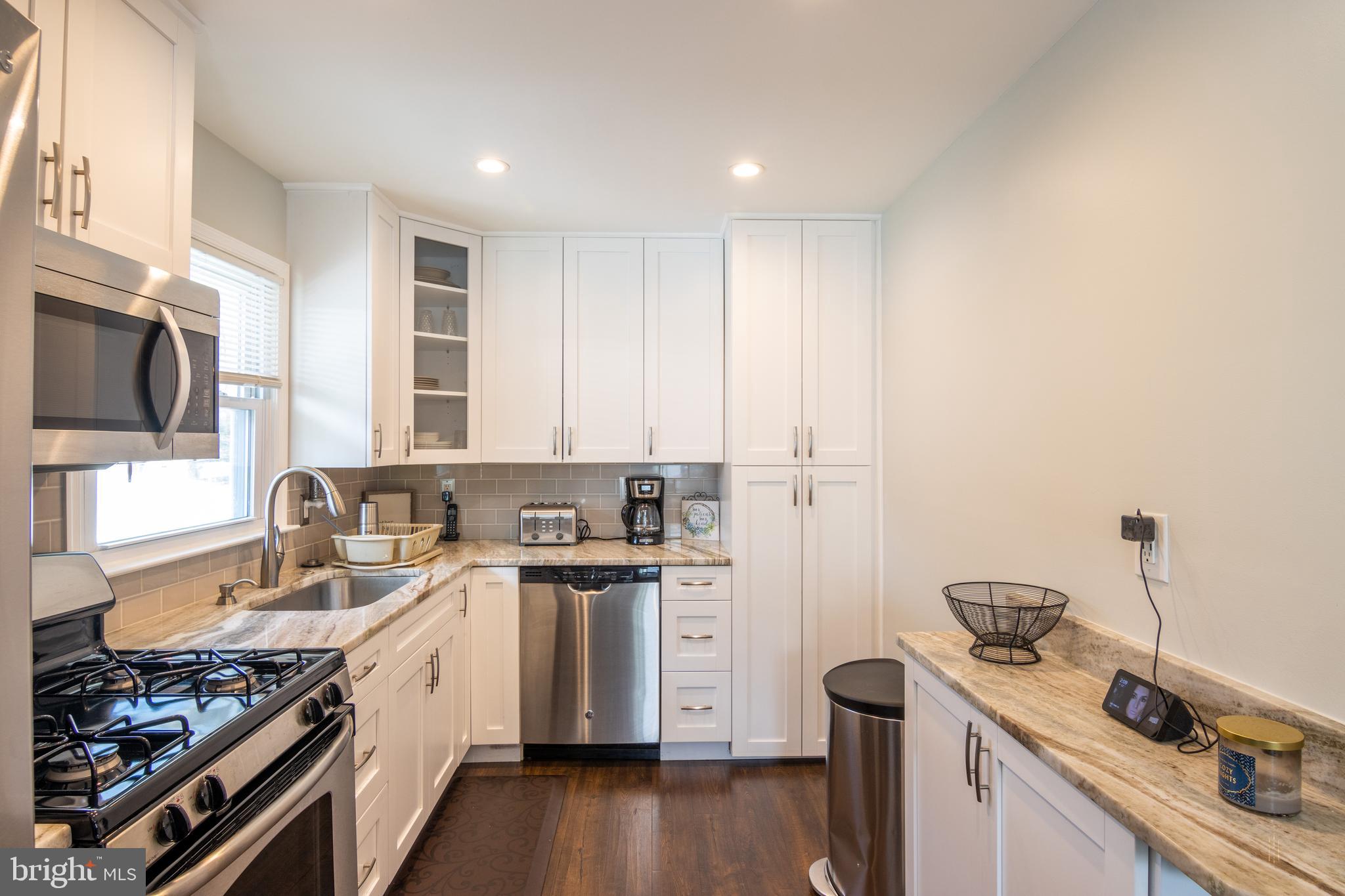 8 Holly Road Pasadena, MD 21122 - Photo 18 of 71 Recessed lighting