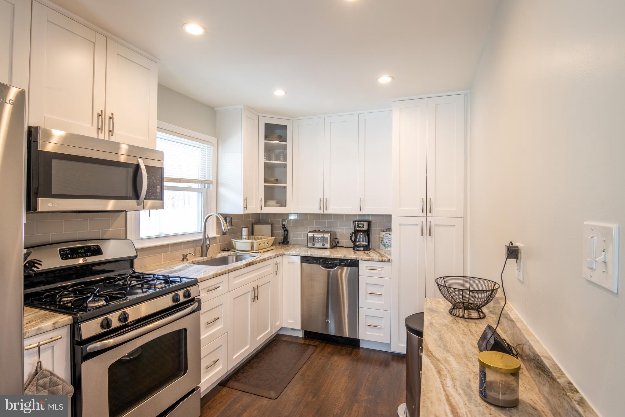 8 Holly Road Pasadena, MD 21122 - Photo 19 of 71