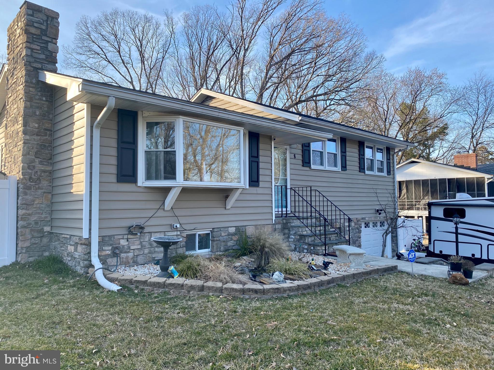 8 Holly Road Pasadena, MD 21122 - Photo 3 of 71