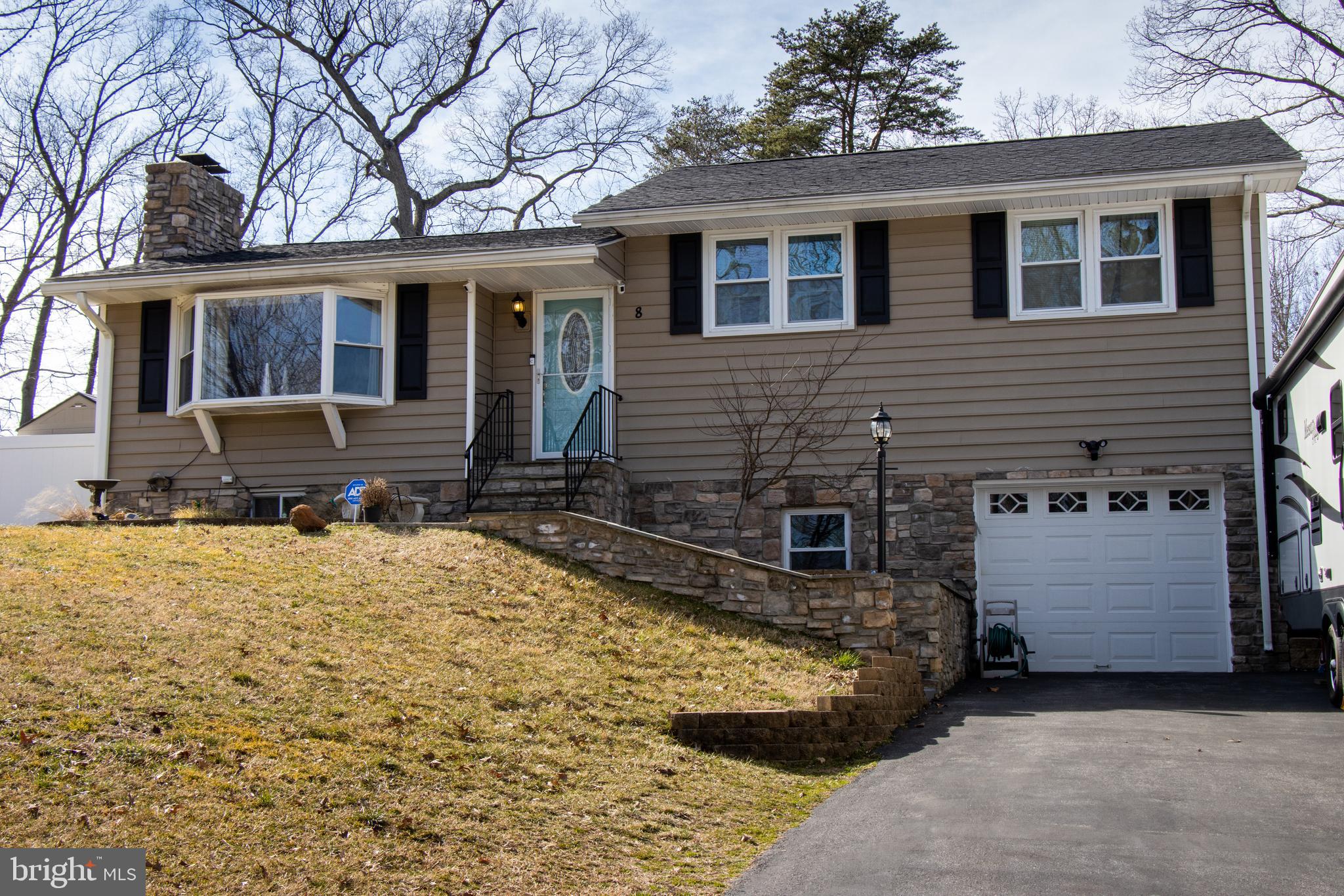 8 Holly Road Pasadena, MD 21122 - Photo 4 of 71