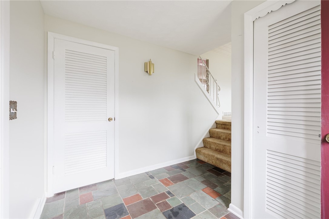 8 Castleview Drive Irondequoit, NY 14622 - Photo 3 of 28