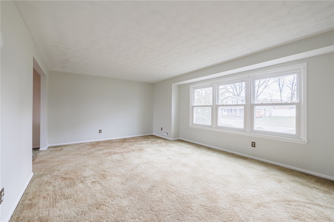 8 Castleview Drive Irondequoit, NY 14622 - Photo 4 of 28