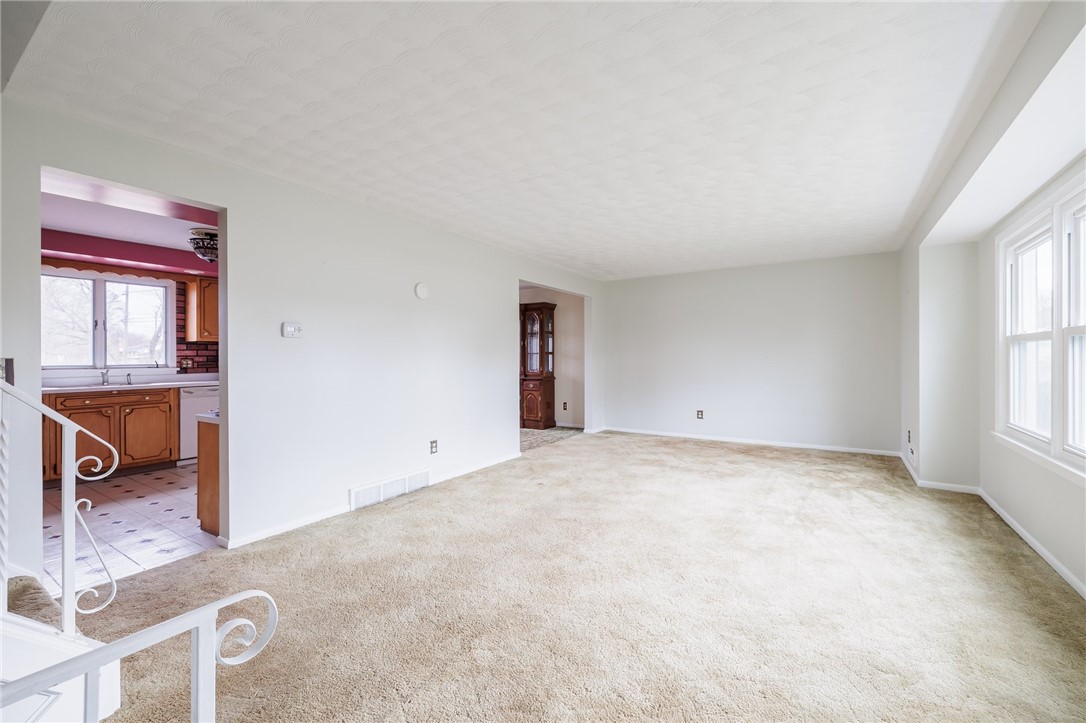 8 Castleview Drive Irondequoit, NY 14622 - Photo 5 of 28