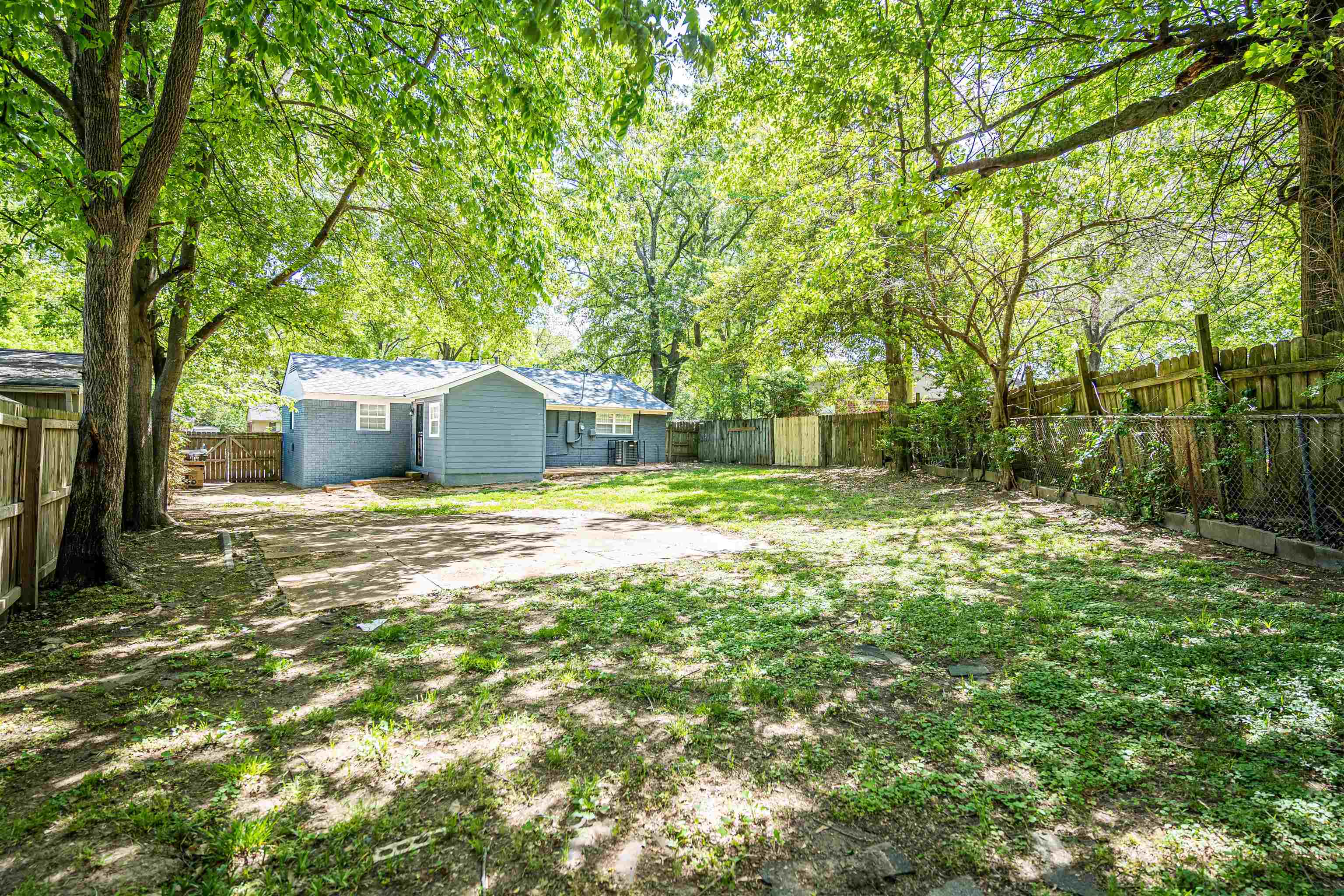 1141 South White Station Road Memphis, TN 38117 - Photo 9 of 9 a house view with a outdoor space