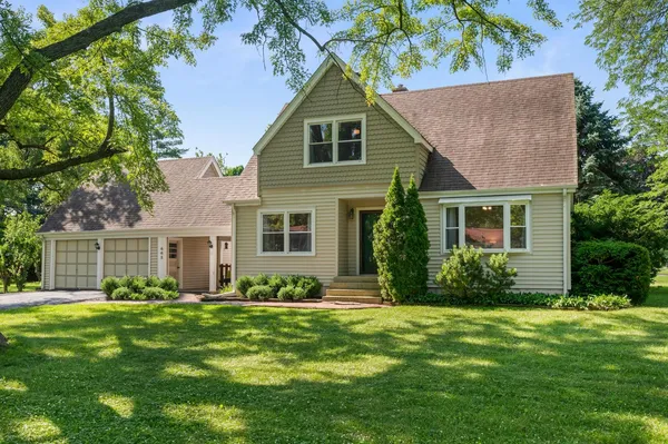 $489,900 | 16W661 White Pine Road, Bensenville, IL 60106