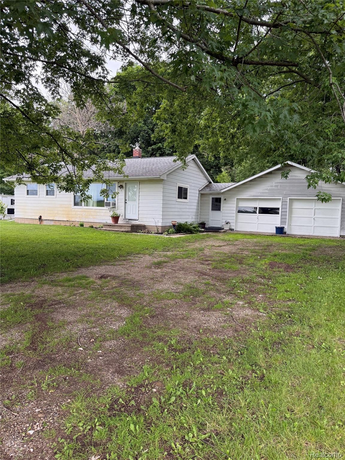 5395 Oak Grove Road Howell, MI 48855 - Photo 2 of 15 IMG_1788.jpeg