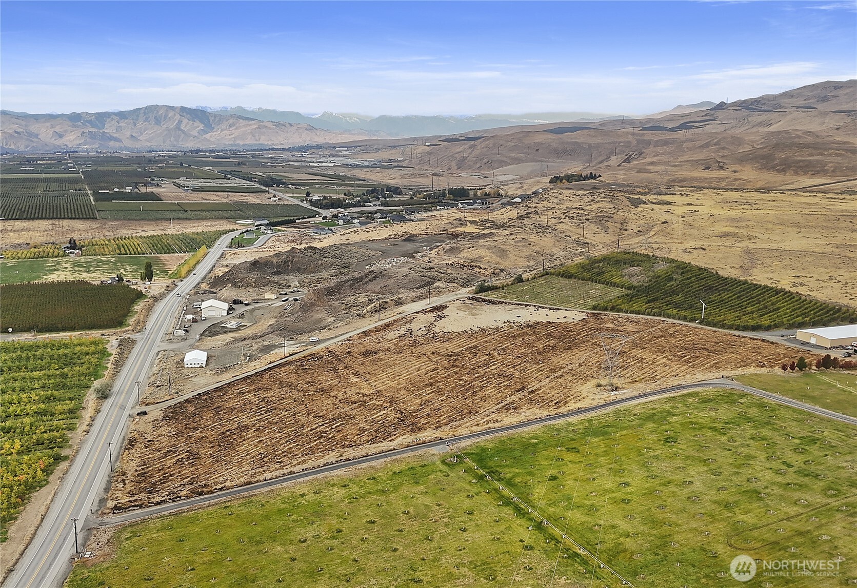 6162 Batterman Road, Unit B East Wenatchee, WA 98802 - Photo 11 of 14 a view of an ocean view and mountain