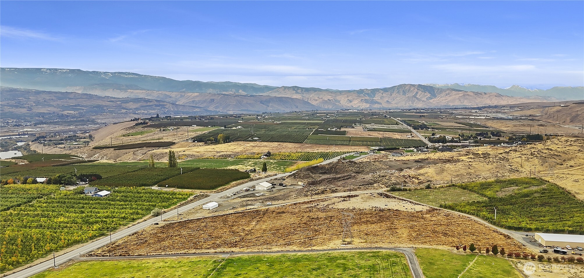 6162 Batterman Road, Unit B East Wenatchee, WA 98802 - Photo 12 of 14 a view of an ocean and a mountain
