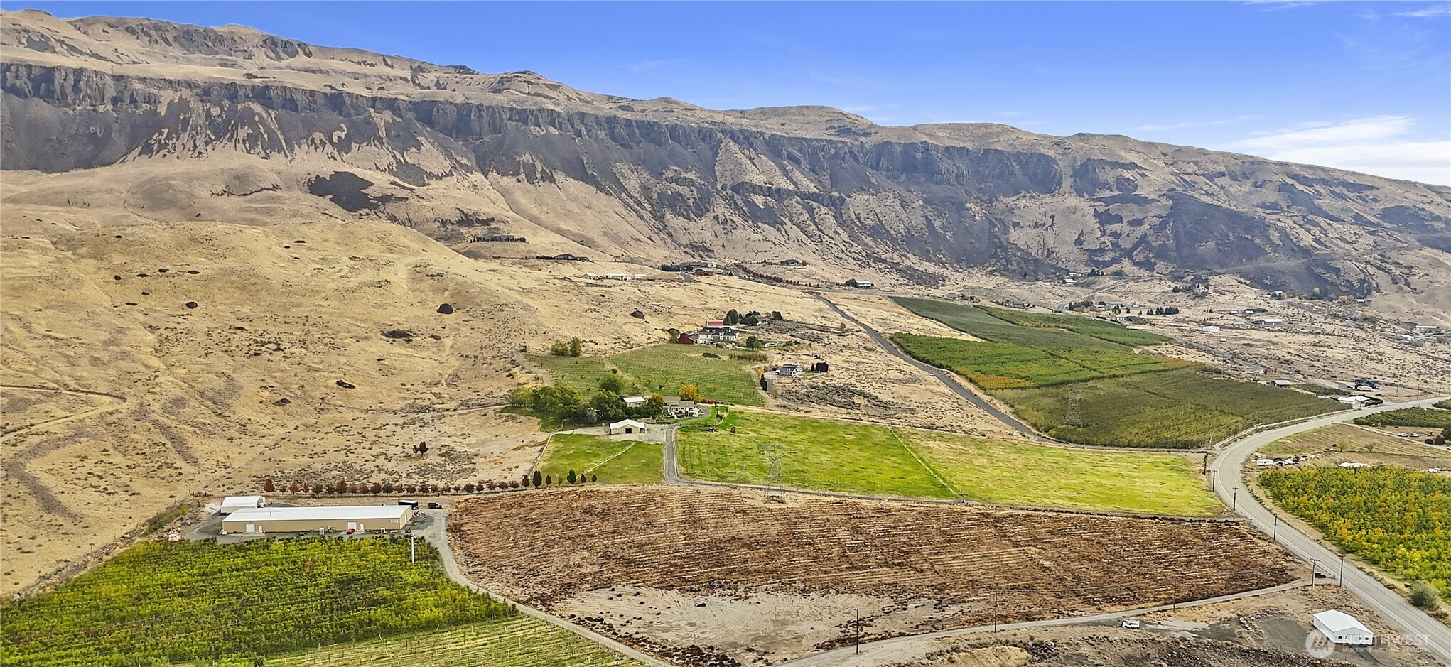 6162 Batterman Road, Unit B East Wenatchee, WA 98802 - Photo 14 of 14 a view of a backyard with wooden fence