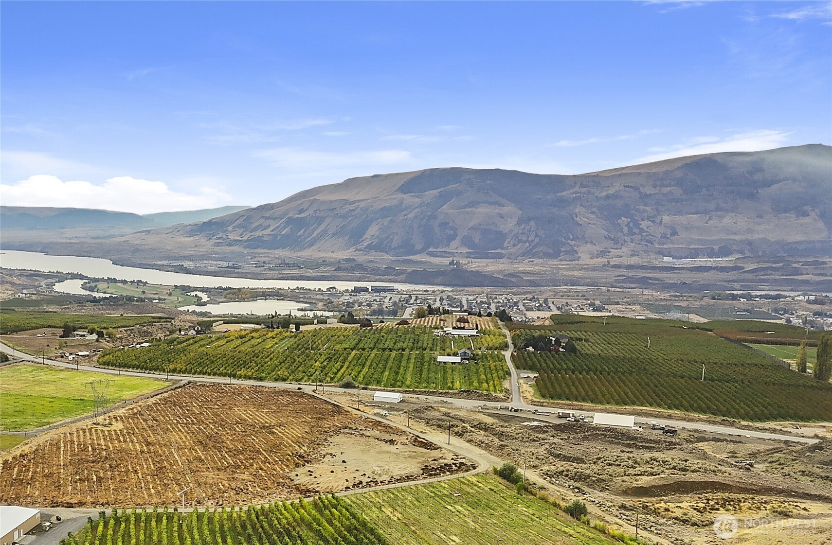 6162 Batterman Road, Unit B East Wenatchee, WA 98802 - Photo 2 of 14 a view of an ocean and a mountain