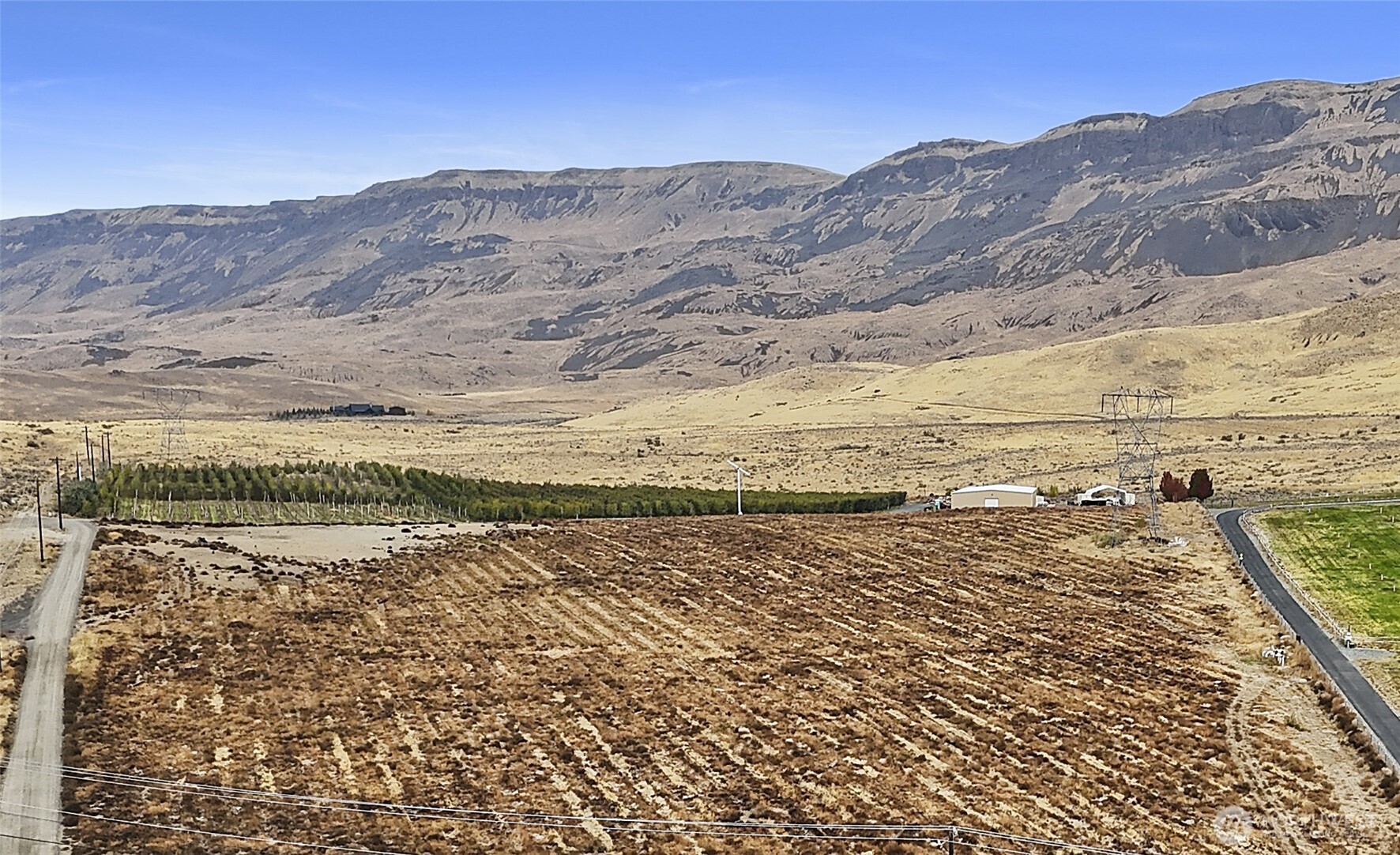 6162 Batterman Road, Unit B East Wenatchee, WA 98802 - Photo 4 of 14 a view of ocean and mountains