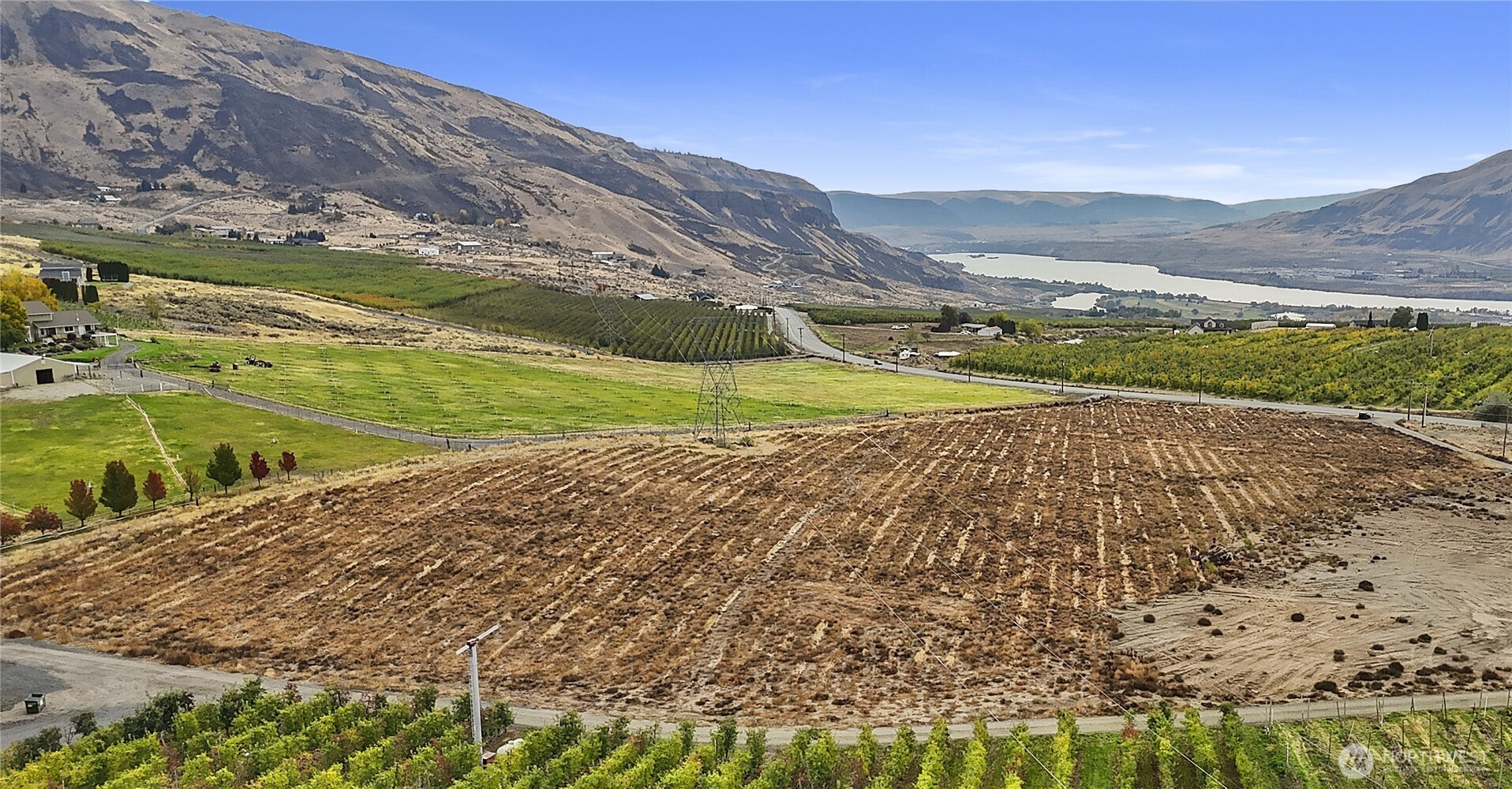 6162 Batterman Road, Unit B East Wenatchee, WA 98802 - Photo 5 of 14 a view of an ocean beach