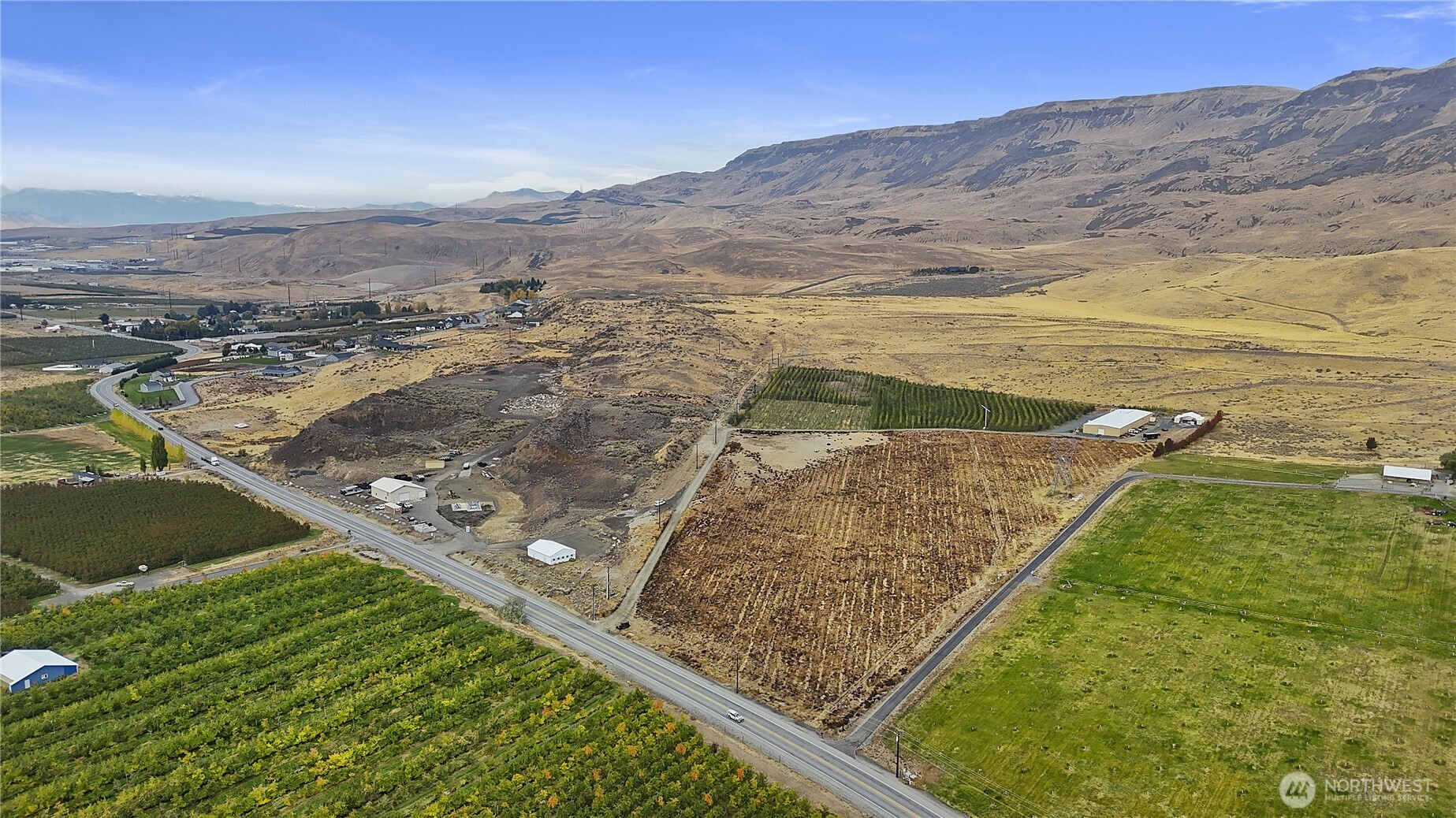 6162 Batterman Road, Unit B East Wenatchee, WA 98802 - Photo 10 of 14 a view of a city