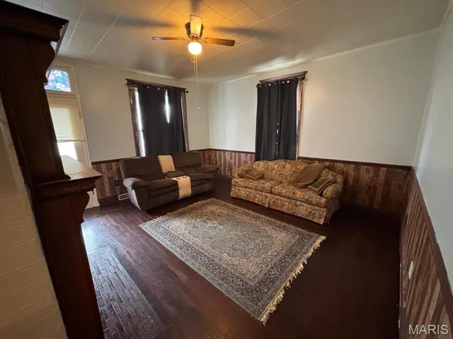 $185,000 | 809 East Main Street, Perry, MO 63462