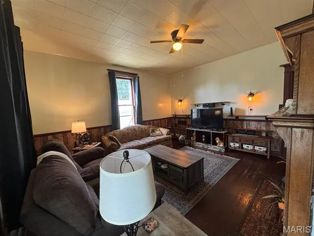 $185,000 | 809 East Main Street, Perry, MO 63462