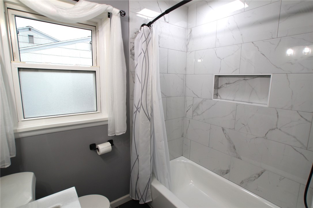 884 North Greece Road Greece, NY 14626 - Photo 18 of 41