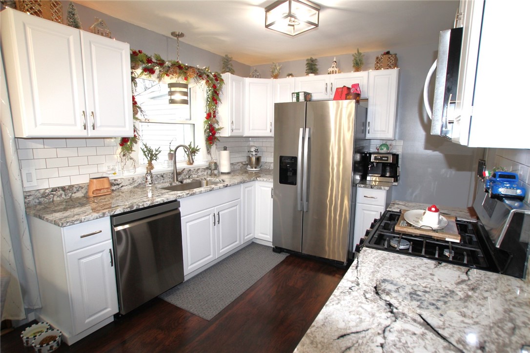 884 North Greece Road Greece, NY 14626 - Photo 8 of 41