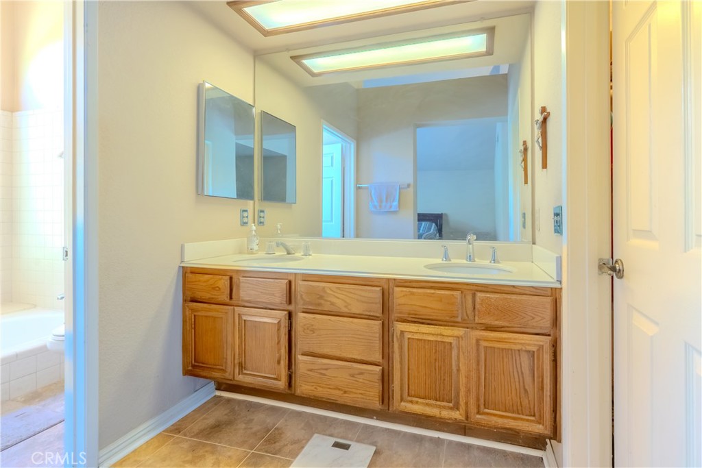 2667 Victoria Park Drive Riverside, CA 92506 - Photo 14 of 20 Primary Bathroom