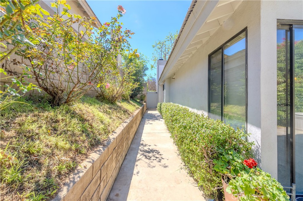 2667 Victoria Park Drive Riverside, CA 92506 - Photo 17 of 20