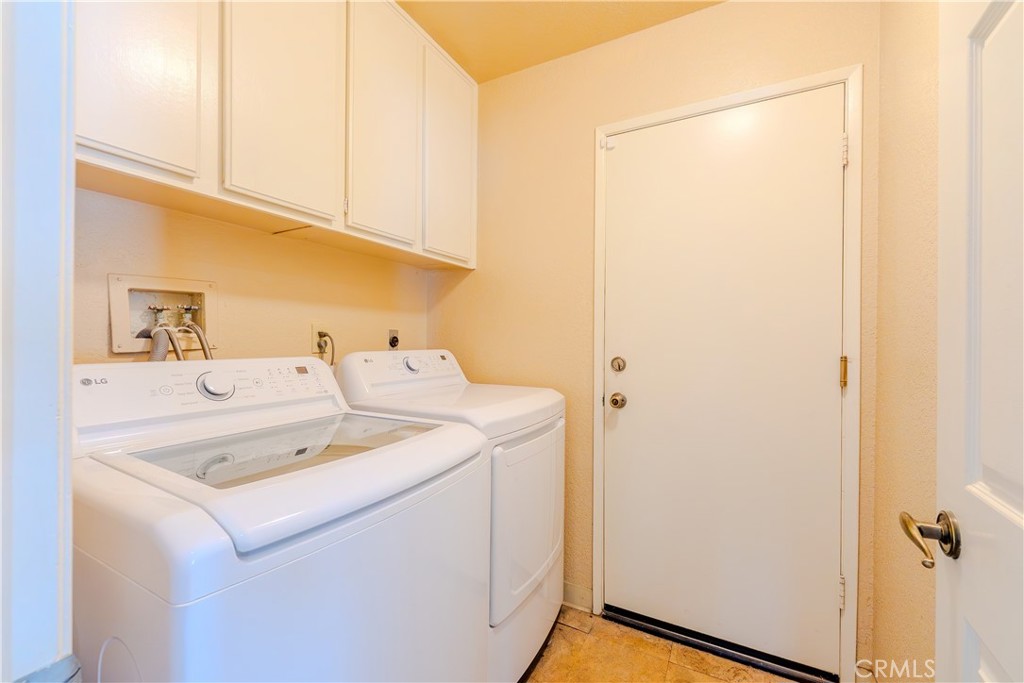 2667 Victoria Park Drive Riverside, CA 92506 - Photo 9 of 20