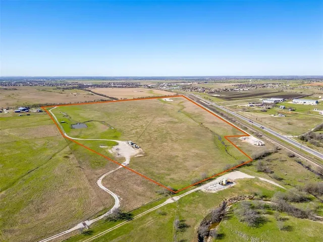 a view of a lake and outdoor space