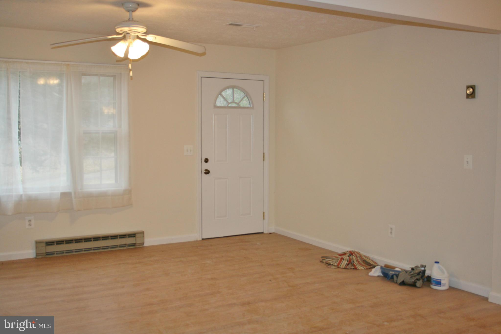 15547 Waterloo Road Amissville, VA 20106 - Photo 6 of 18 Living Room