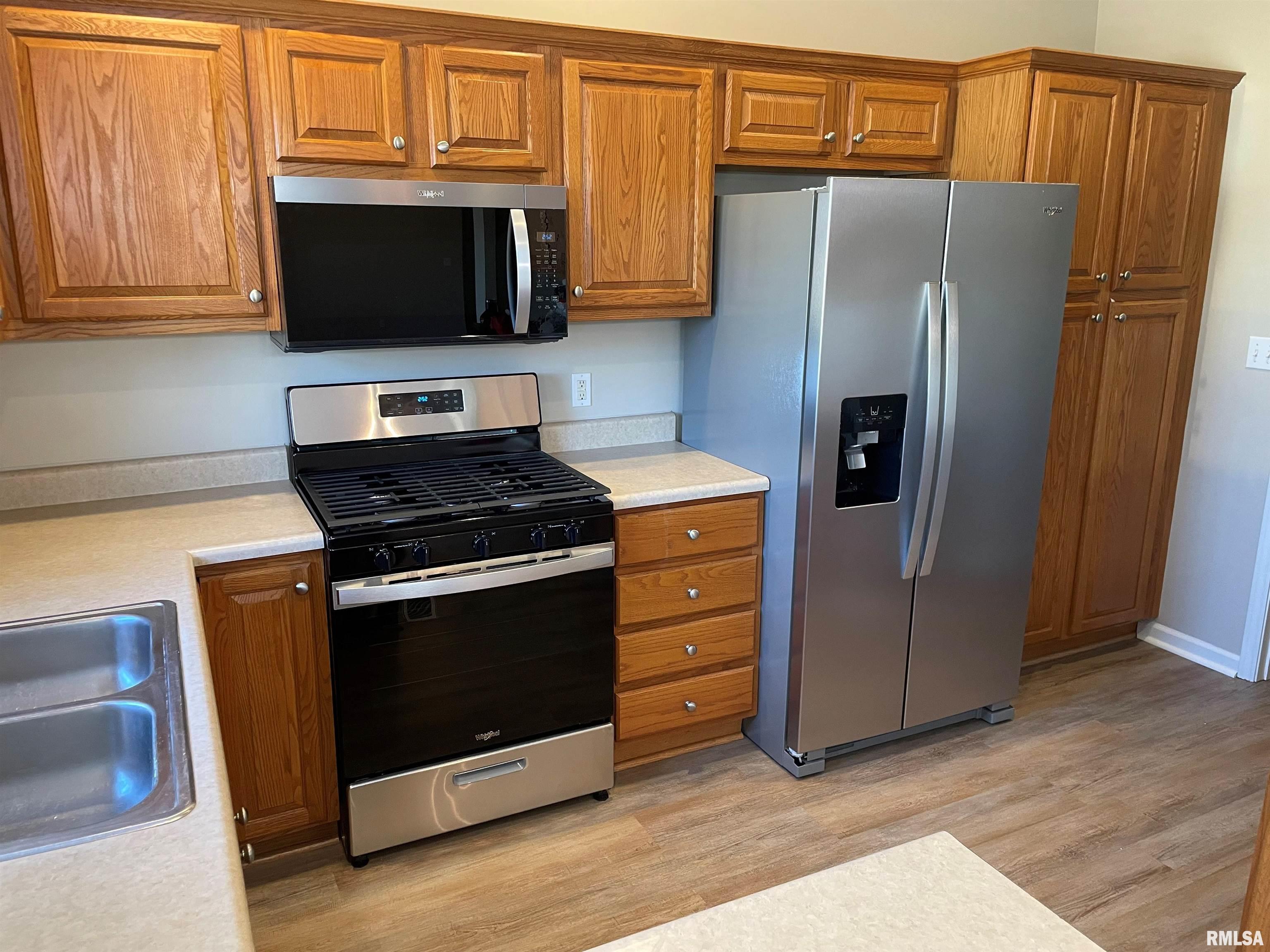 1909 English Oak Washington, IL 61571 - Photo 11 of 27