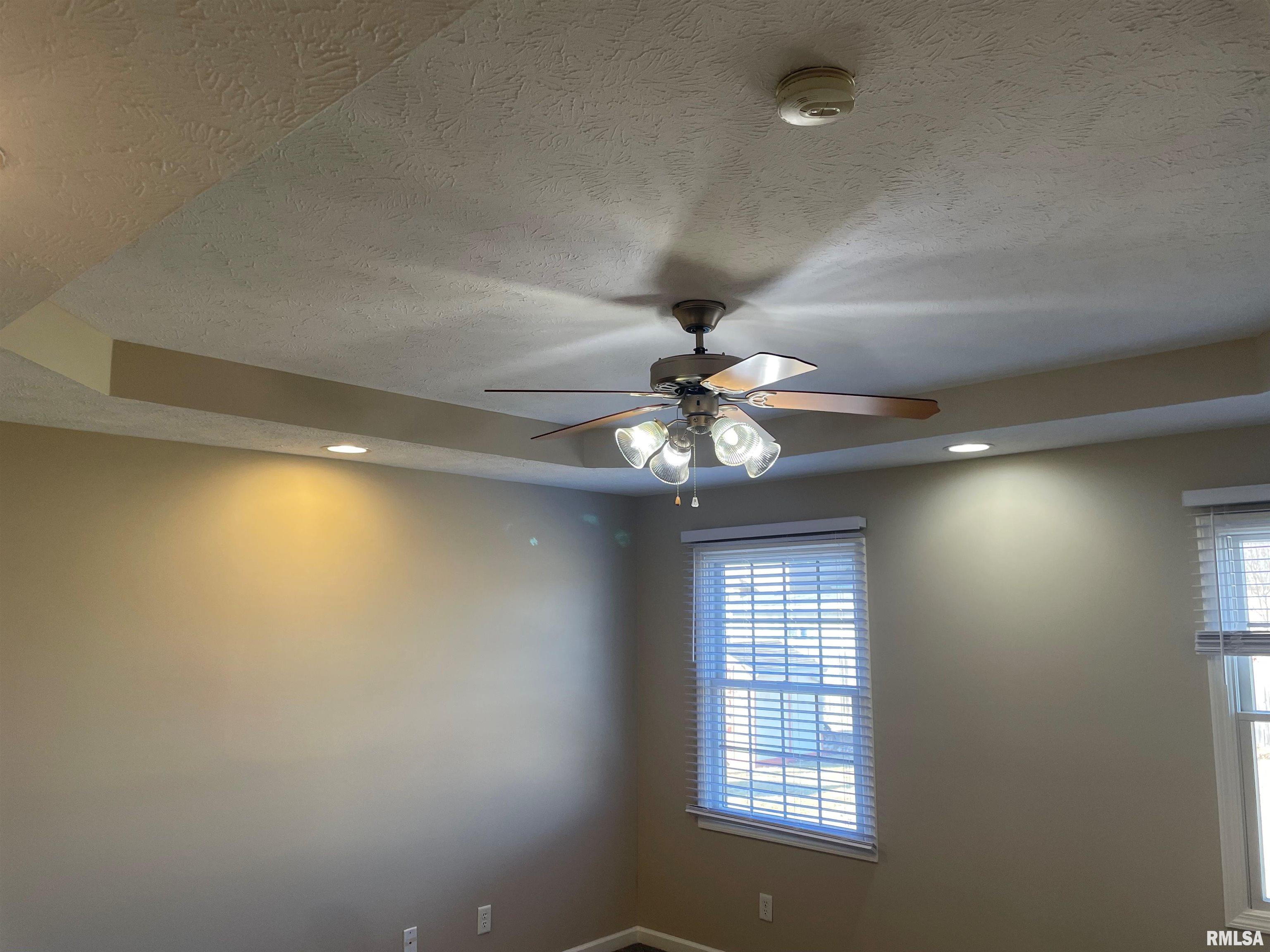 1909 English Oak Washington, IL 61571 - Photo 18 of 27