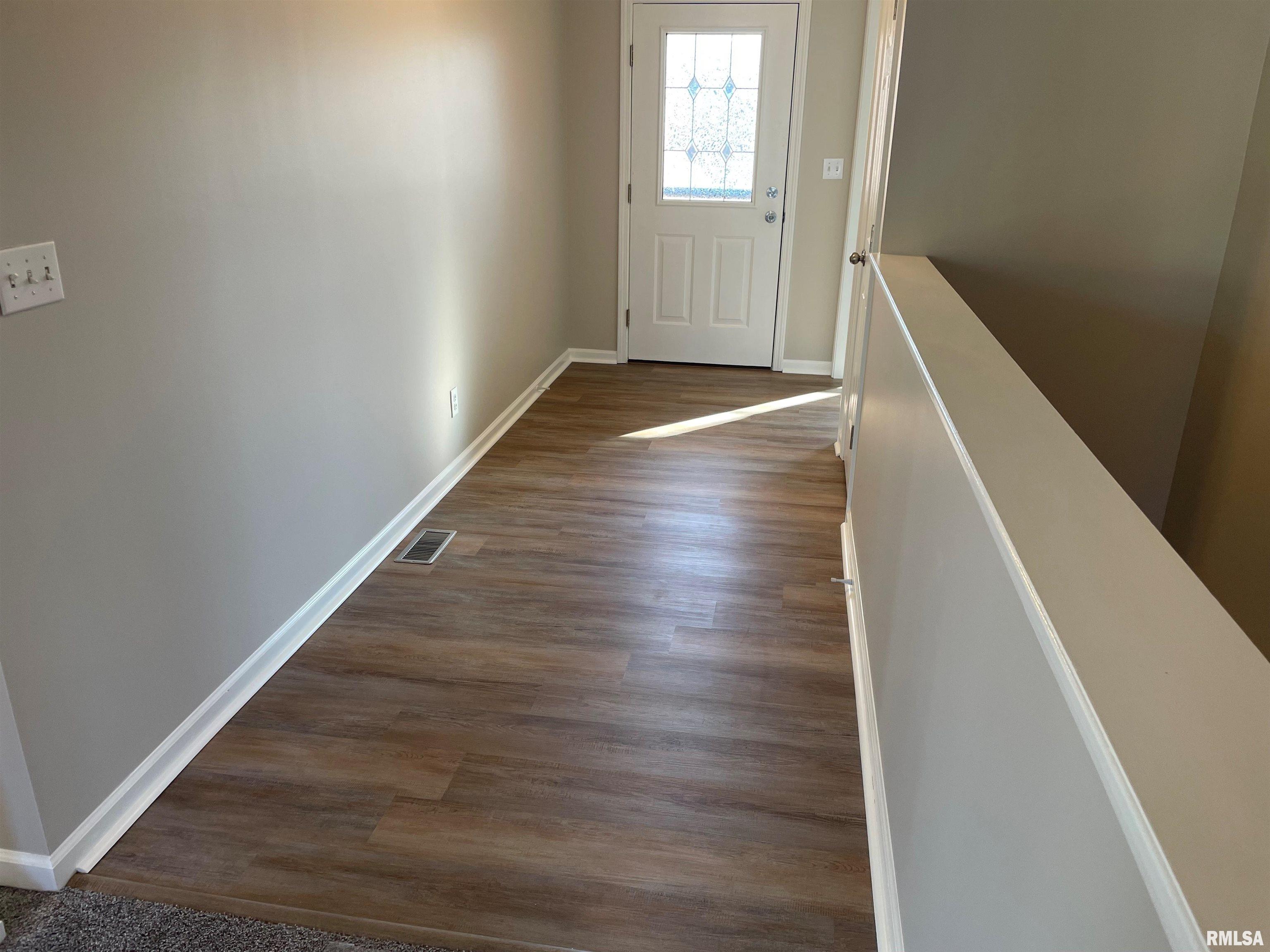 1909 English Oak Washington, IL 61571 - Photo 2 of 27