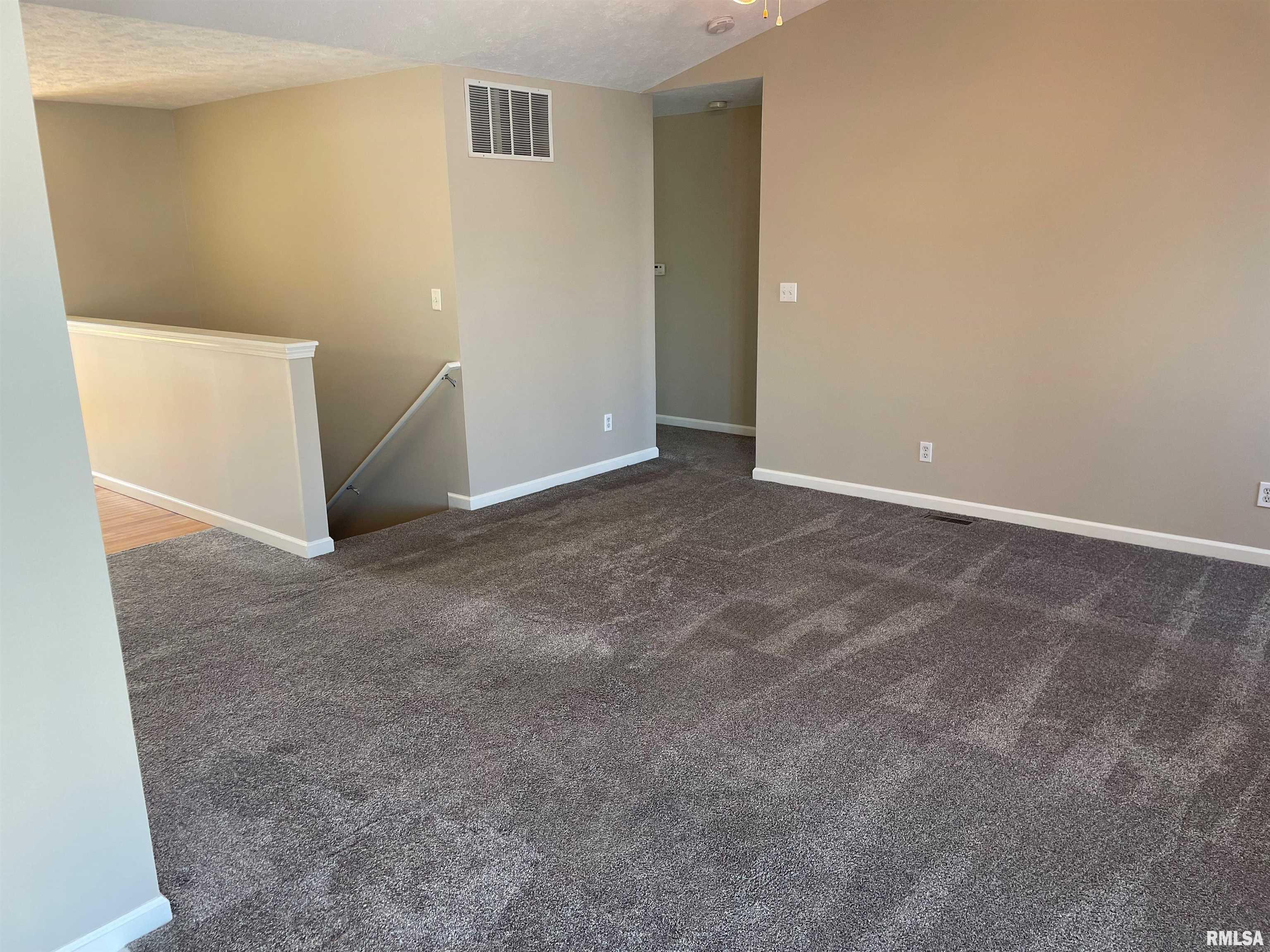 1909 English Oak Washington, IL 61571 - Photo 5 of 27