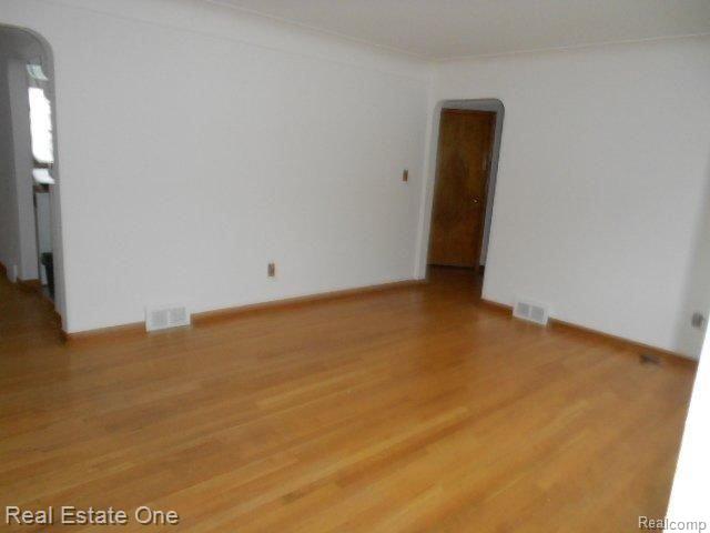 23741 Rausch Avenue Eastpointe, MI 48021 - Photo 5 of 17 23741 Rausch 004.jpg