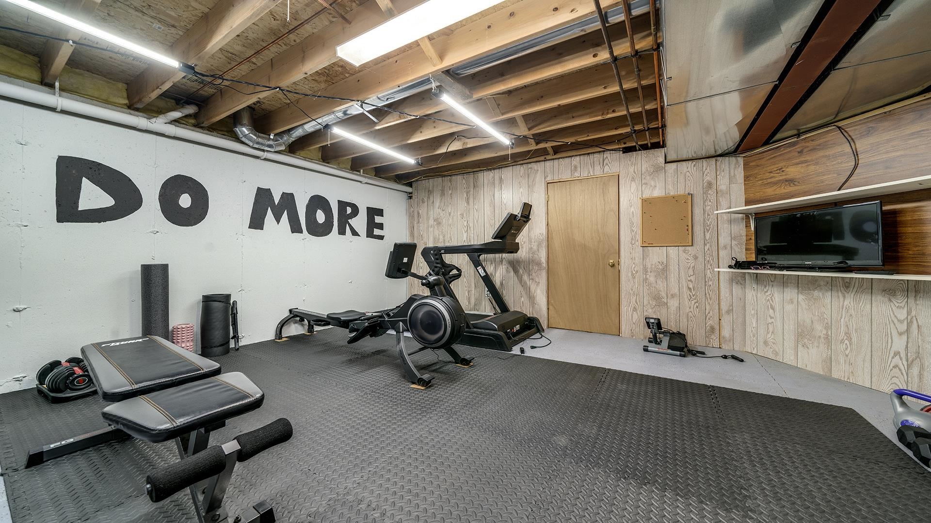 7903 Graf Road Harvard, IL 60033 - Photo 32 of 52 a view of a room with gym equipment