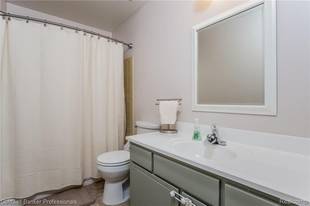 42154 Loganberry Ridge North Novi, MI 48375 - Photo 21 of 28 Bathroom 2