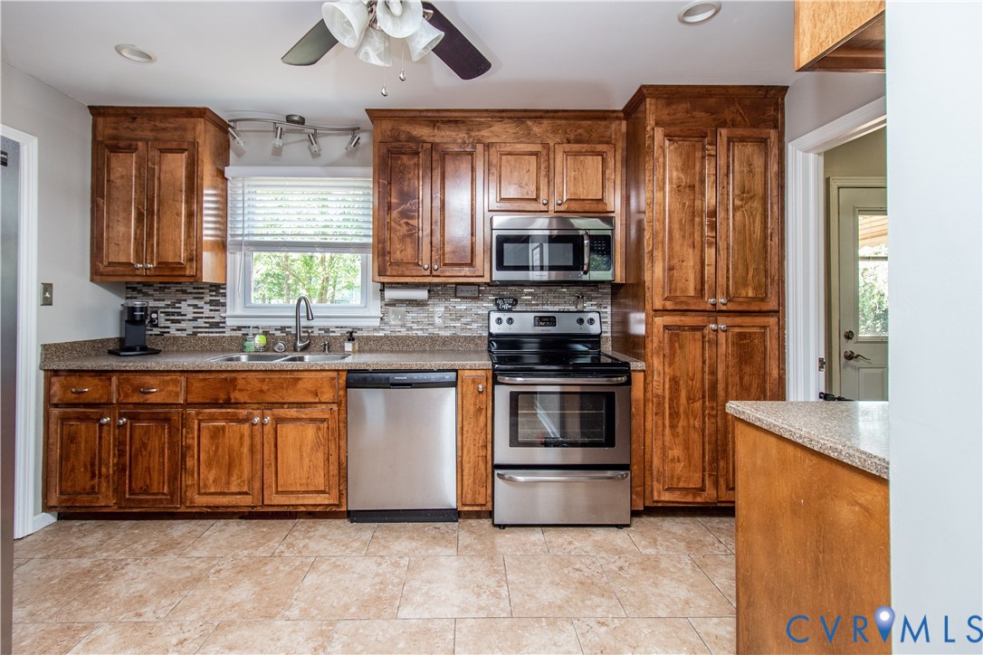 1109 Covington Road Colonial Heights, VA 23834 - Photo 10 of 30 Gallery Image 10