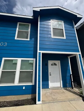 $1,500 | 703 North 3rd Street, Unit B, Carrizo Springs, TX 78834