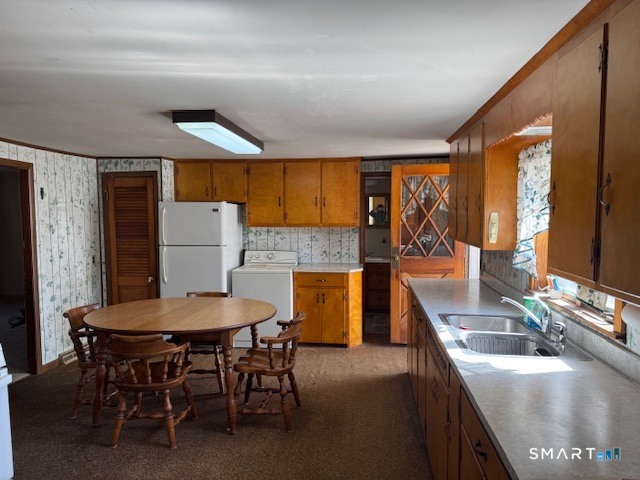 661 Riverside Drive Thompson, CT 06255 - Photo 3 of 11 a kitchen with a table chairs and refrigerator