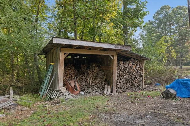 $389,900 | 122 Hooper Road, Hohenwald, TN 38462