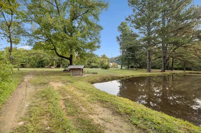 $389,900 | 122 Hooper Road, Hohenwald, TN 38462