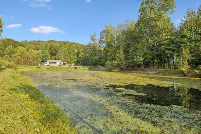 $389,900 | 122 Hooper Road, Hohenwald, TN 38462