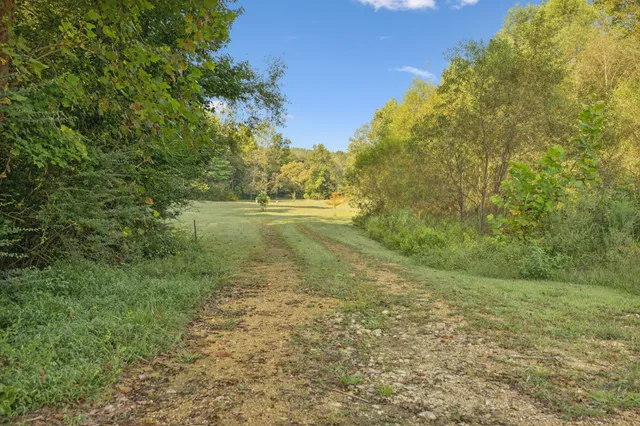 $389,900 | 122 Hooper Road, Hohenwald, TN 38462