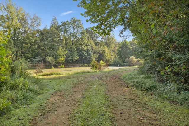 $389,900 | 122 Hooper Road, Hohenwald, TN 38462