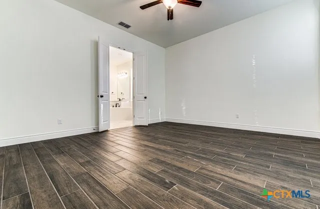 a view of a yard with a house