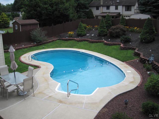 2930 Oakland Road Bethlehem, PA 18017 - Photo 4 of 17 Gallery Image 4