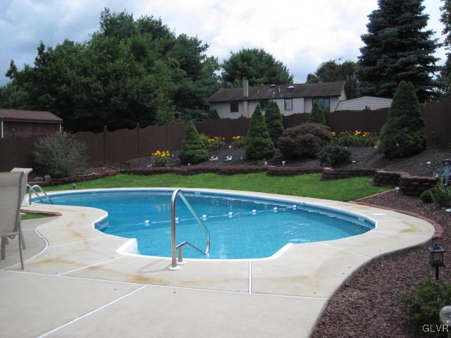 2930 Oakland Road Bethlehem, PA 18017 - Photo 5 of 17 Gallery Image 5