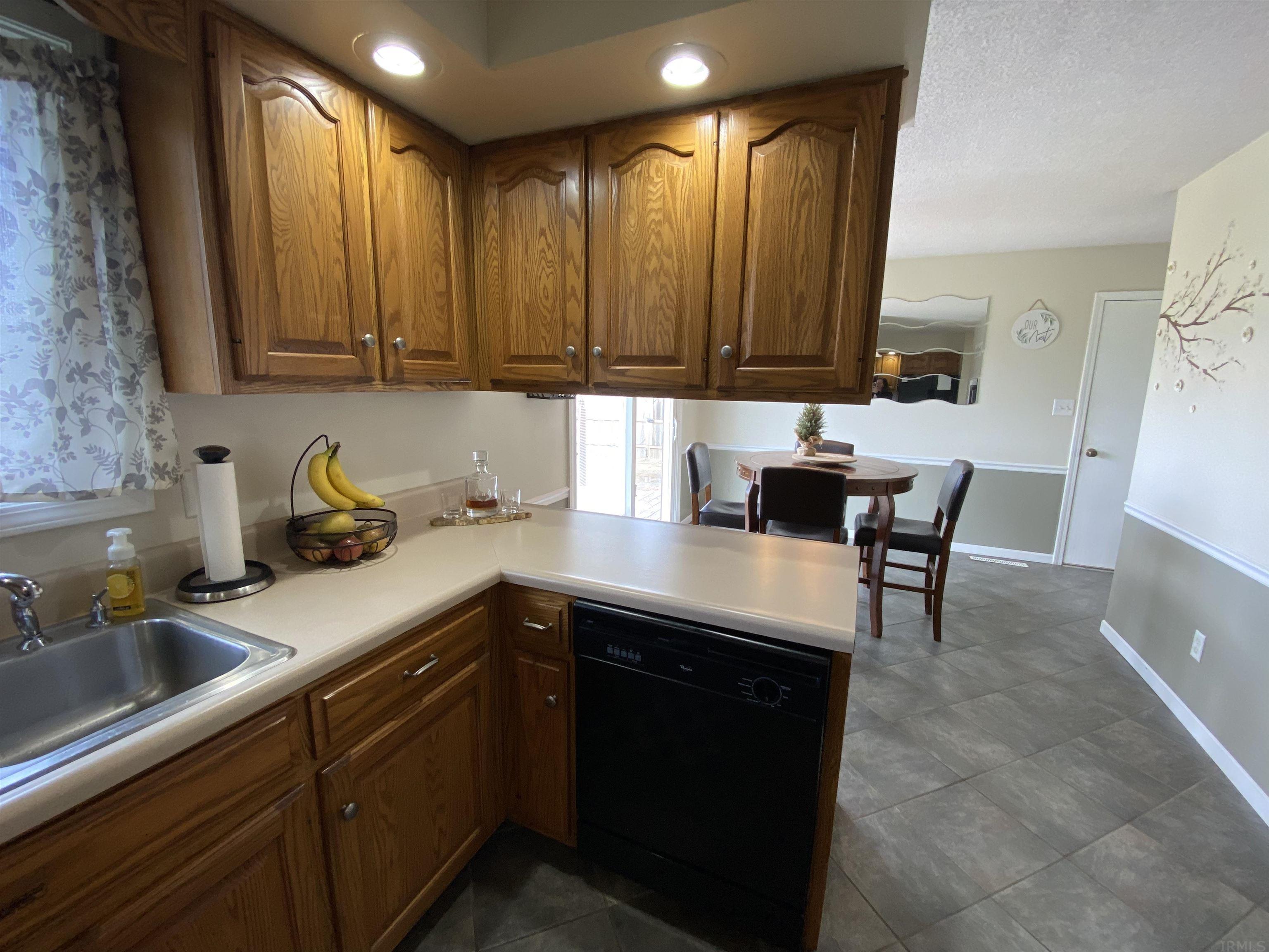 11520 Winchester Road Fort Wayne, IN 46819 - Photo 9 of 34