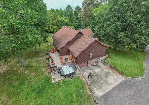 $950,000 | 118 Robert Simmons Road, Westmoreland, TN 37186