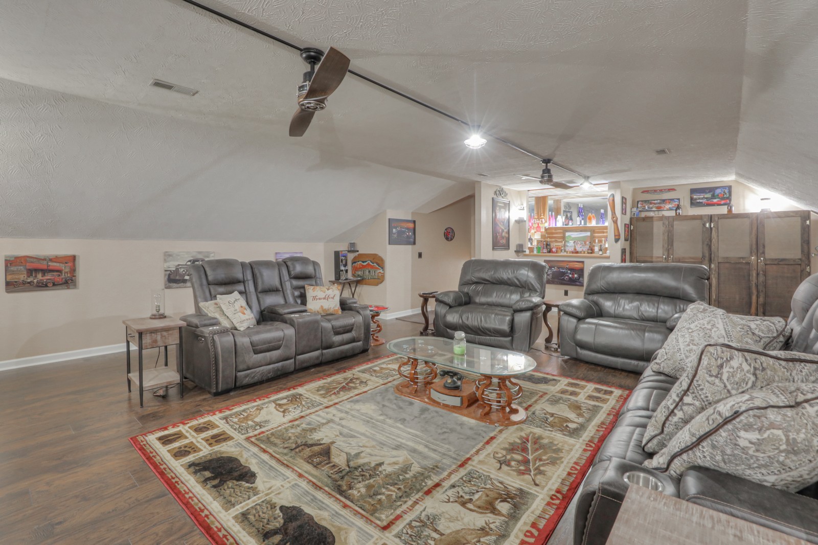 118 Robert Simmons Road Westmoreland, TN 37186 - Photo 26 of 82 a living room with furniture and a rug