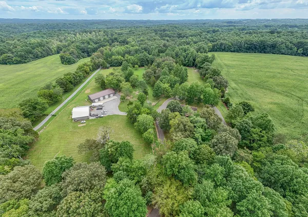 $950,000 | 118 Robert Simmons Road, Westmoreland, TN 37186