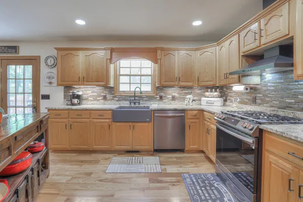 $950,000 | 118 Robert Simmons Road, Westmoreland, TN 37186