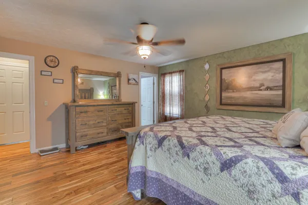 $950,000 | 118 Robert Simmons Road, Westmoreland, TN 37186